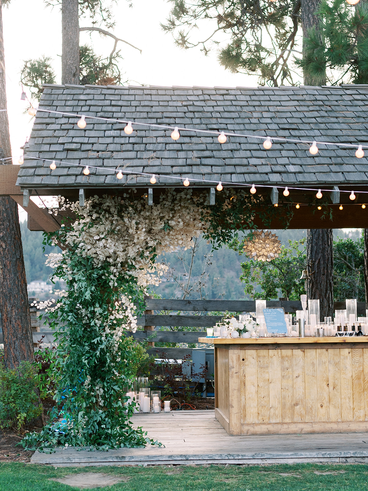 48ed6e89 5cc1 4c92 8886 806ecf5acecc bar piece  photo   isabelle and joe wedding 