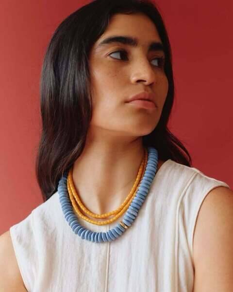 Bonjour,

elué prend vie.

Bienvenue dans notre univers. 

Un immense merci à cette équipe incroyable. Rien de tout cela n’aurait été possible sans votre talent et votre créativité.

Photographe : @carlastep 
Direction artistique : @murri.studio 
Modèle : @majomartineze 
Maquillage : @clarabmakeup 
Lieu : @elestudiobyeresarte 

#ReleaseDay2026  @creativeMorning @creative.quests
