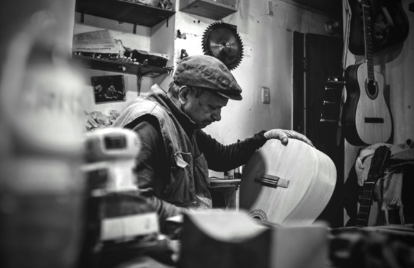 The Artisan Lens is my documentary photography project dedicated to capturing the lives, hands, and workshops of master craftspeople around the world. These are the makers who've spent lifetimes perfecting their trades, whose knowledge lives in muscle memory and intuition, whose workshops tell stories that words often can't.