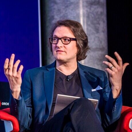 Robert wolcott  moderating closeup