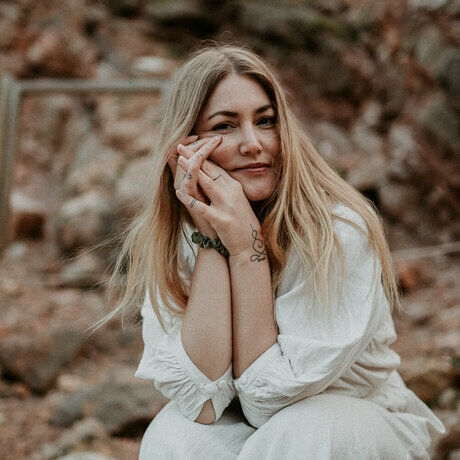 By simone stocker life coach selbstliebe blossome journal earthess rising 55