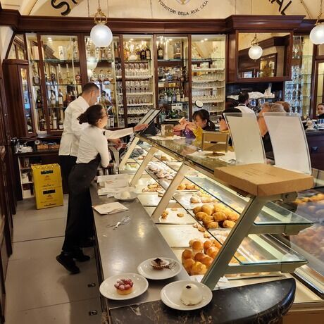 Italy amalfi bakery workers   vle