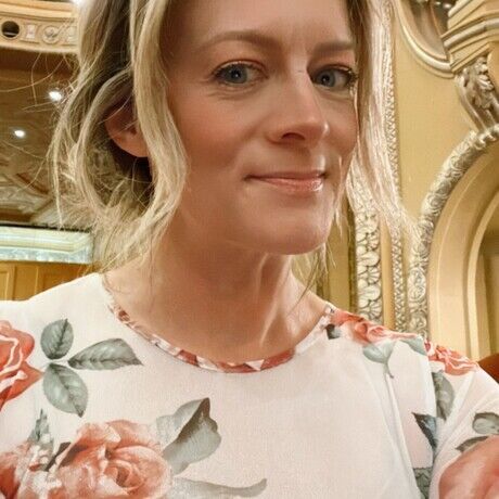 Julie jahn simple bio photo 2 24