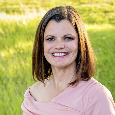 Lisamdewil head shot 2