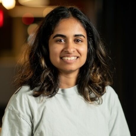 Headshot   pooja copy