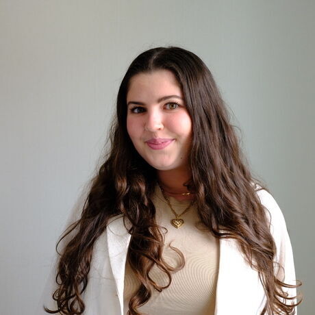 Gabimechaber friendlyheadshot