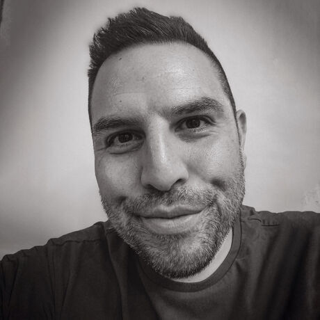 Bw headshot square content aware