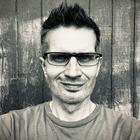 Dan headshot summer23