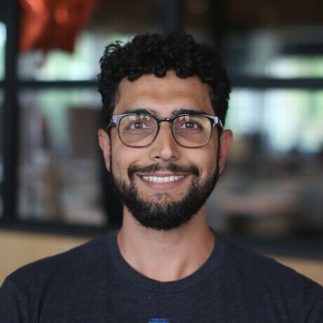 Linkedin pfp 1686685761139