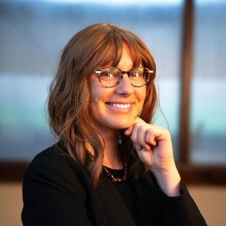 Headshot stephanie hobbins