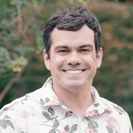 Akh headshot cropped