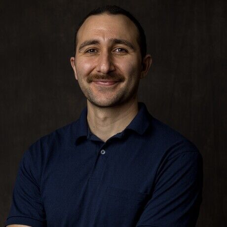 Darius barati headshot