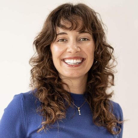 Bellawidmannheadshot