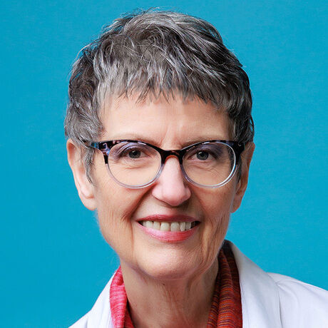 Laurie square headshot