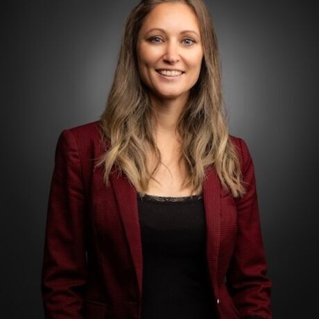 Kelly hughes   vancouver real estate agent   oakwyn realty headshot small
