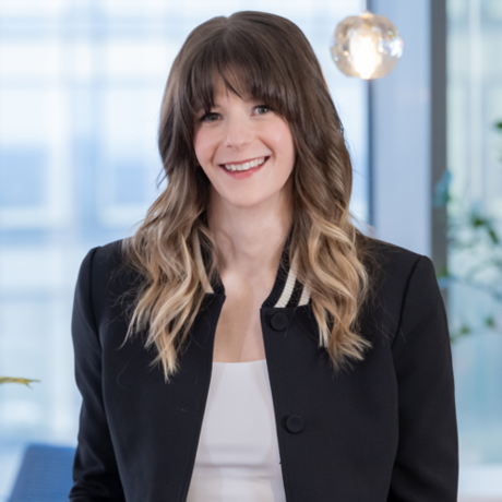 Laura doyen headshot