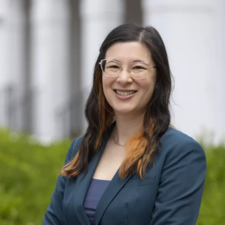 Laurenheadshot 2023 scaled e1690465780580 600x586