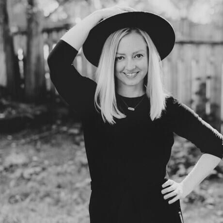 Robyn pineault hat bw