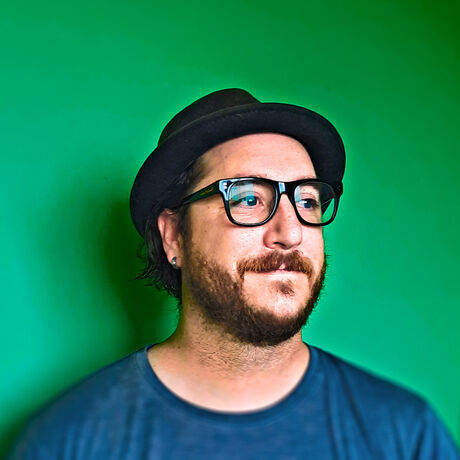 Gr potrait   opposite facing