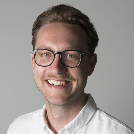 Simon desmet headshot 150ppi 1000px square