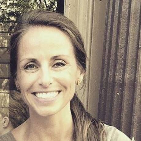 Courtney profile pic 1