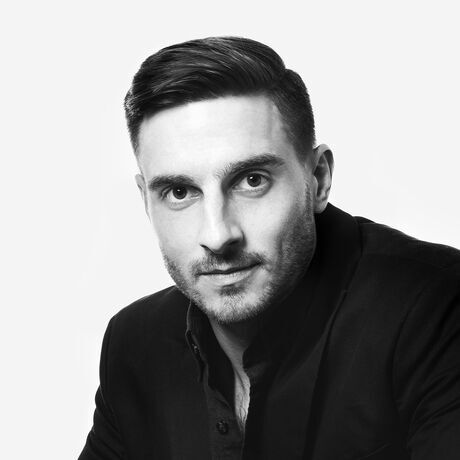 Gestalt studio portrait sq