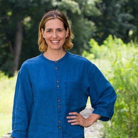 Headshot 2022   cropped