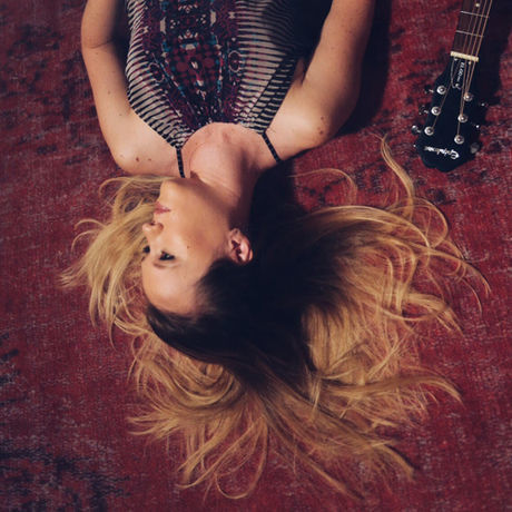 Laura rabell square profile