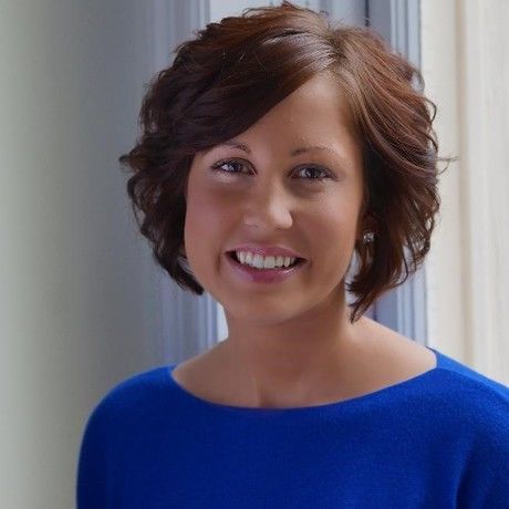 Lauren headshot  2  small