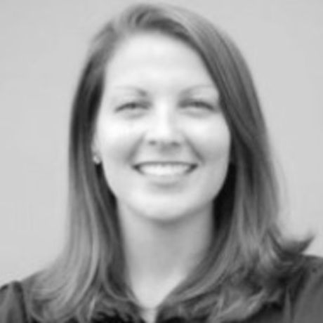 Kelly voelker headshot