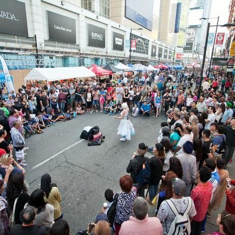 Lacey toronto buskerfest