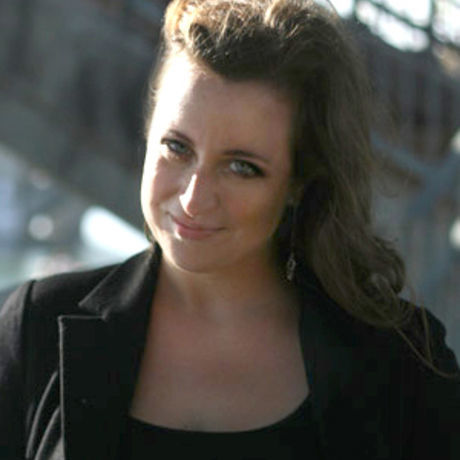 Liz deering headshot