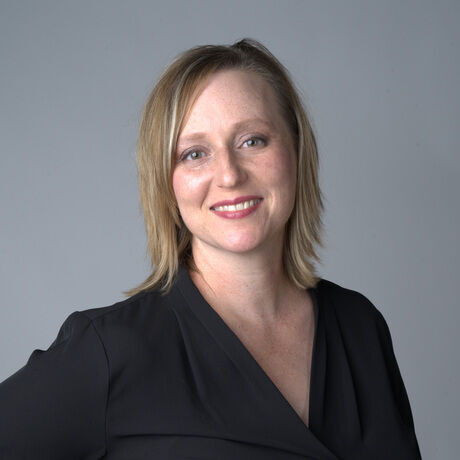 Debbie headshot 3975x3975