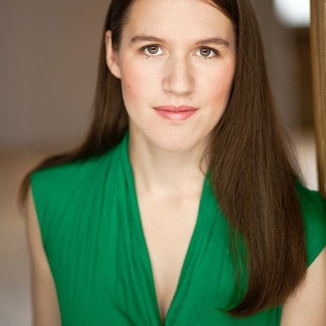Laura mccallum   headshot