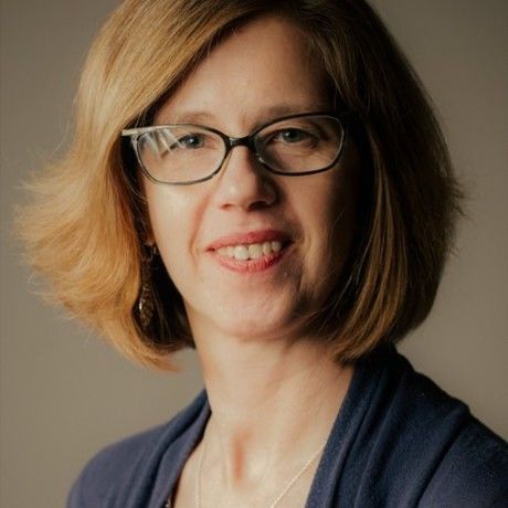 1 liz headshot photo 2017 cropped 