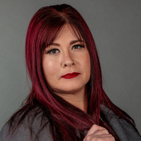 Juliaturnermckinley headshot2018 byphillipfryman medres land 0595