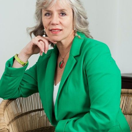 Ing  green seated half smile 04