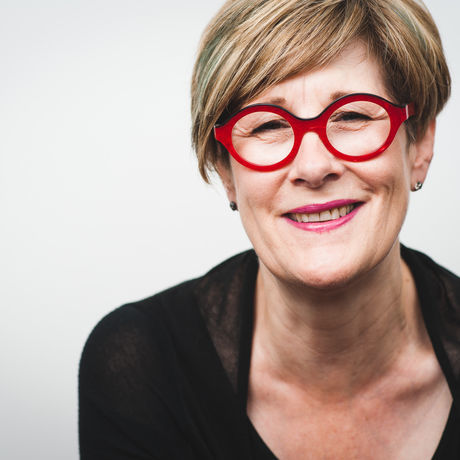 20160616111758 carole red glasses