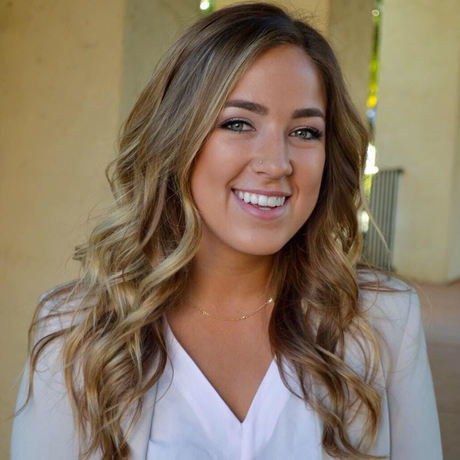 Alyssa headshot