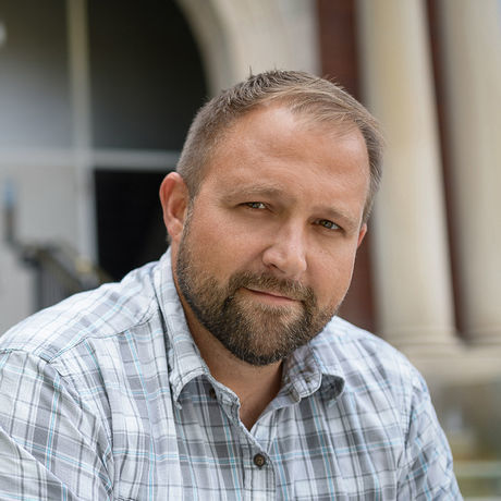 Dl headshot shaun cropped