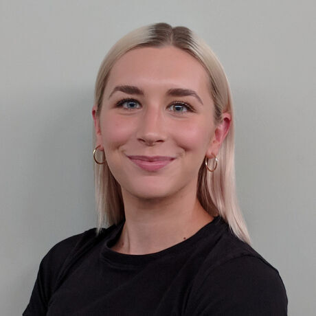 Brookemcentee headshot sq