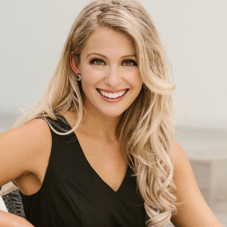 Sarahfriedmanrealtorheadshotsquare