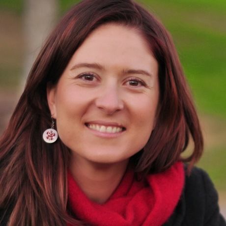 Elle profile close crop