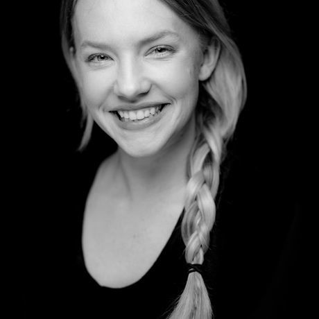 Laura floatingheadshot 091517 192835 b 0191