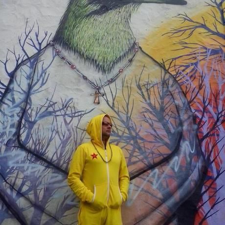 Gus yellow