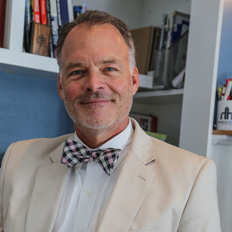 Headshot oct 2015 lo