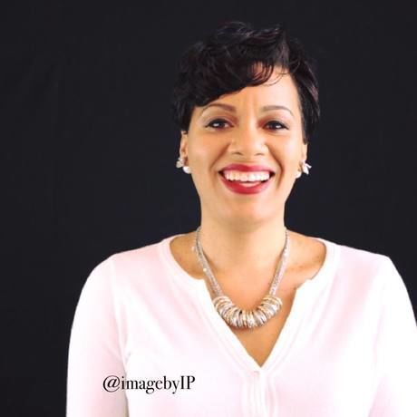 Shanelle headshot india