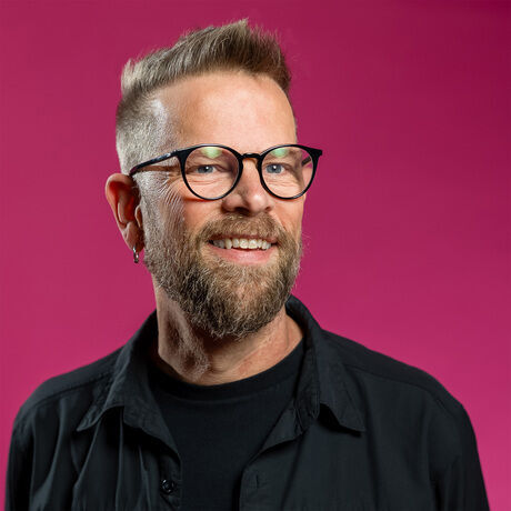 Edward raeker headshot   square   early 2024