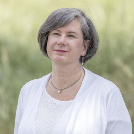 Hilarymarsh headshot 2016