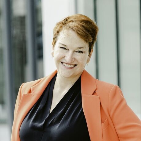 Suzanne weller headshot   white moth studio